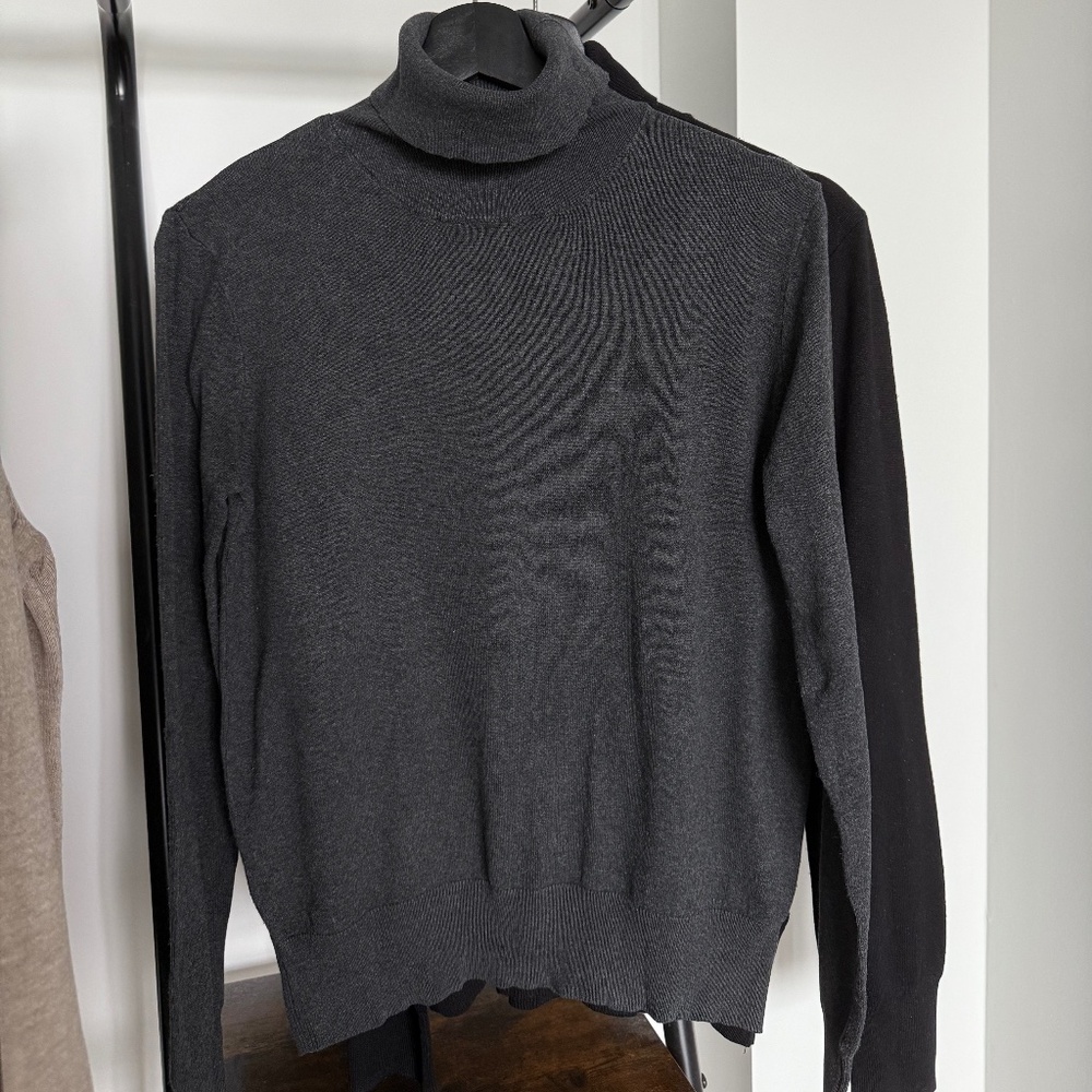 Turtleneck Sweater (Grey)